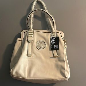 Off white shoulder bag with zipper closure